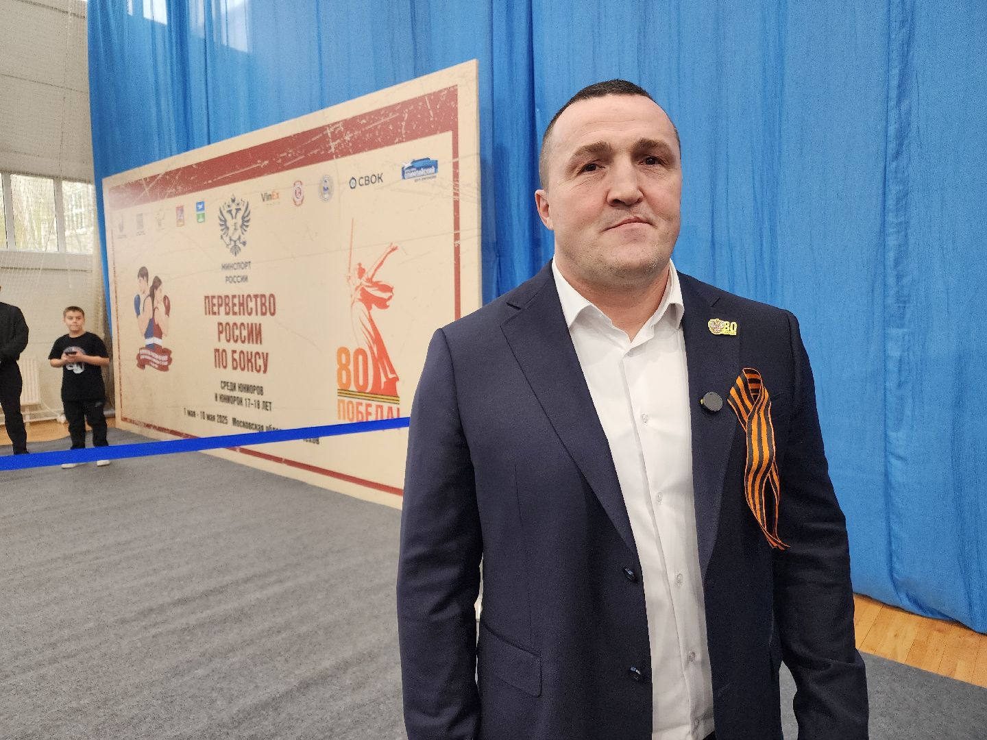 Чехов, всероссийская акция, Георгиевская ленточка, раздача ленточек, символ Победы, День Победы, юбилей, первенство России по боксу, Денис Лебедев, Александр Поветкин, братья Чудиновы, зам главы округа Виталий Шишкин,