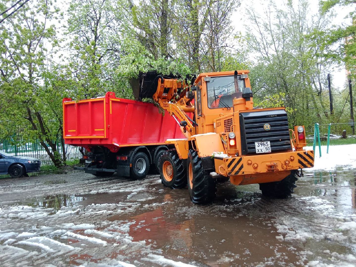 последствия снегопада, ивантеевка, упавшие деревья, коммунальная служба, коммунальная техника, подтопление территории,