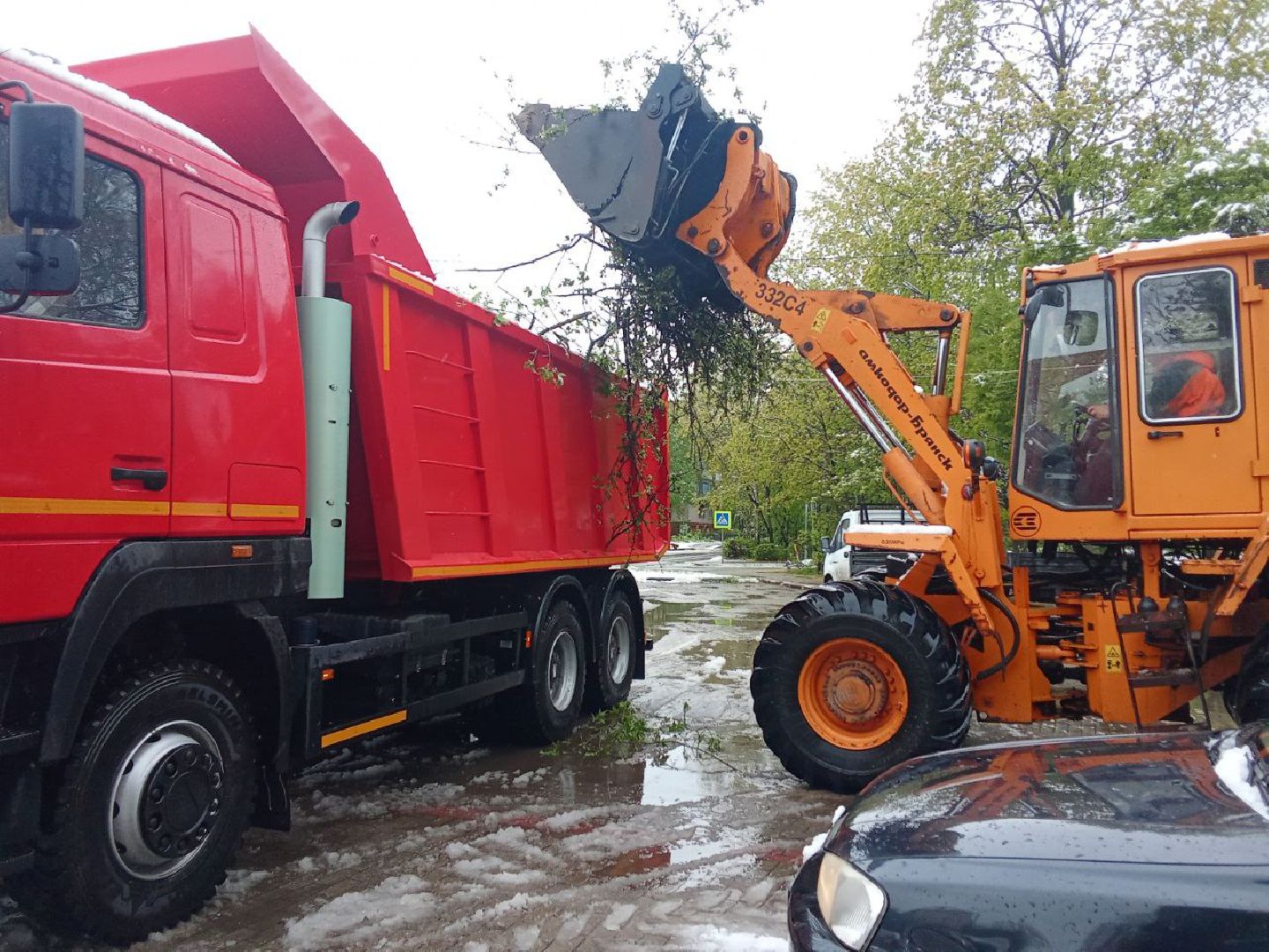 последствия снегопада, ивантеевка, упавшие деревья, коммунальная служба, коммунальная техника, подтопление территории,