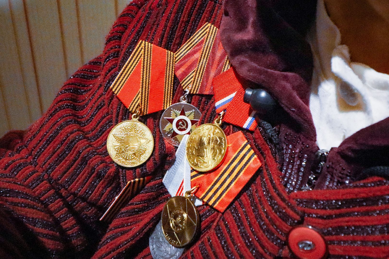 клин, общество, ветераны, таблички в честь ветеранов вов, 80 лет победы, память,