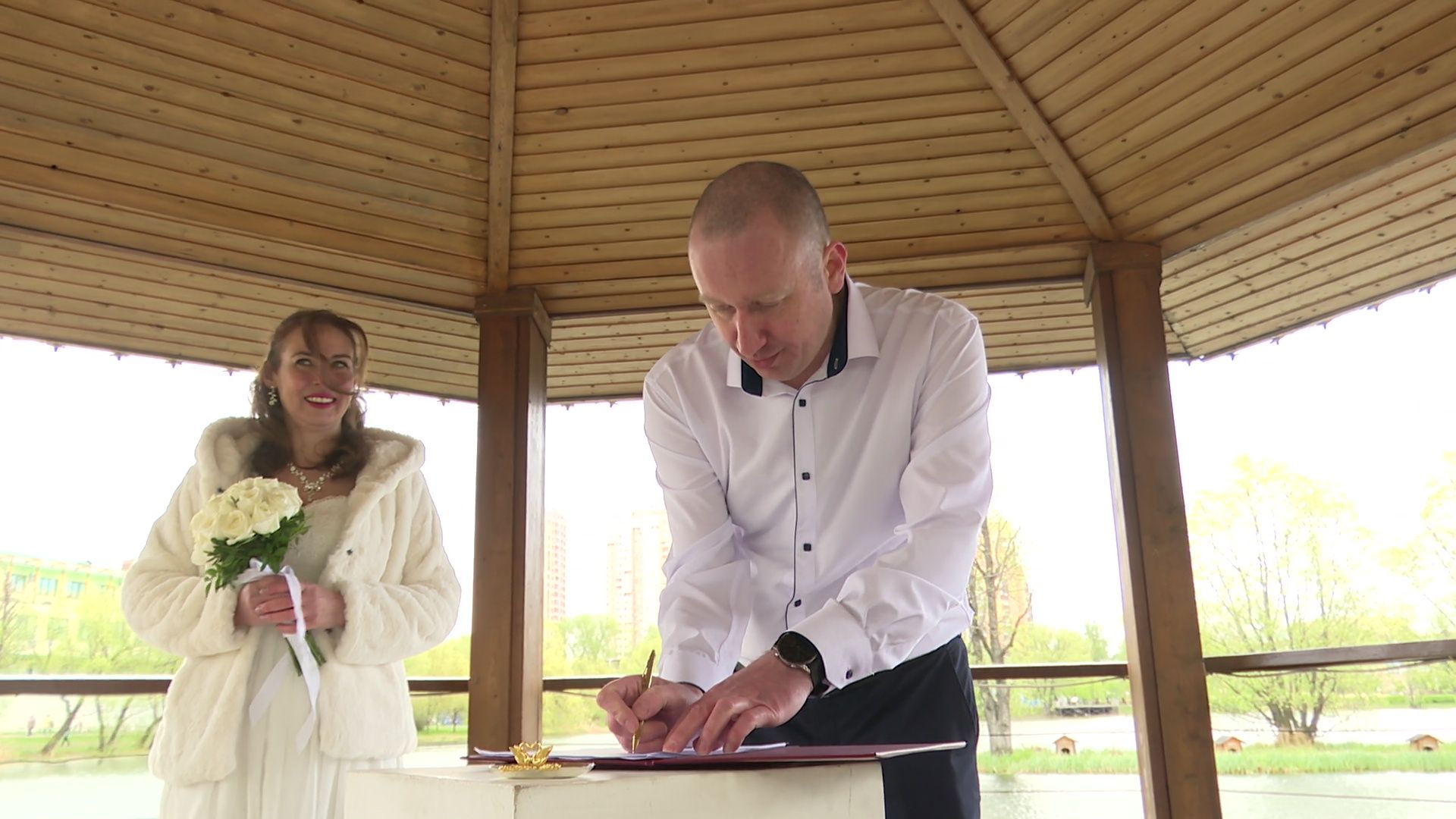 реутов, парк, фабричный пруд, свадьба, выездная регистрация брака,