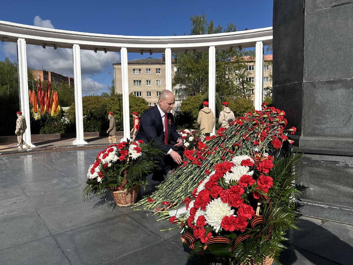 пушкино, возложение цветов, день победы, мемориал скорбящая мать,