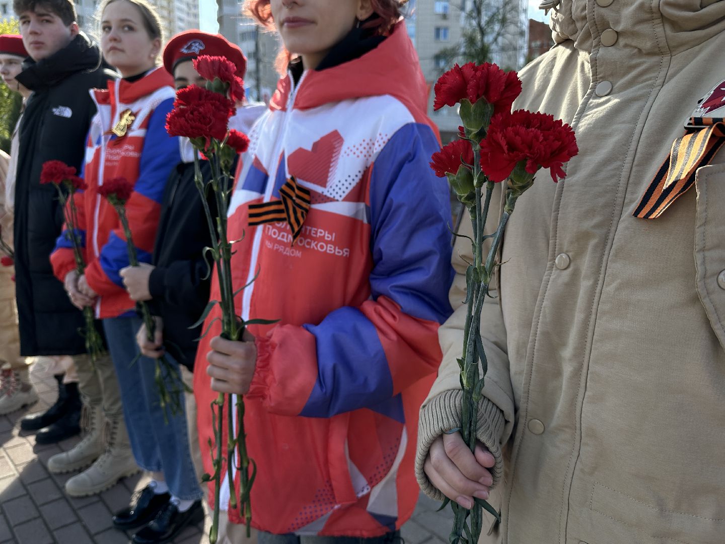 пушкино, возложение цветов, день победы, мемориал скорбящая мать,