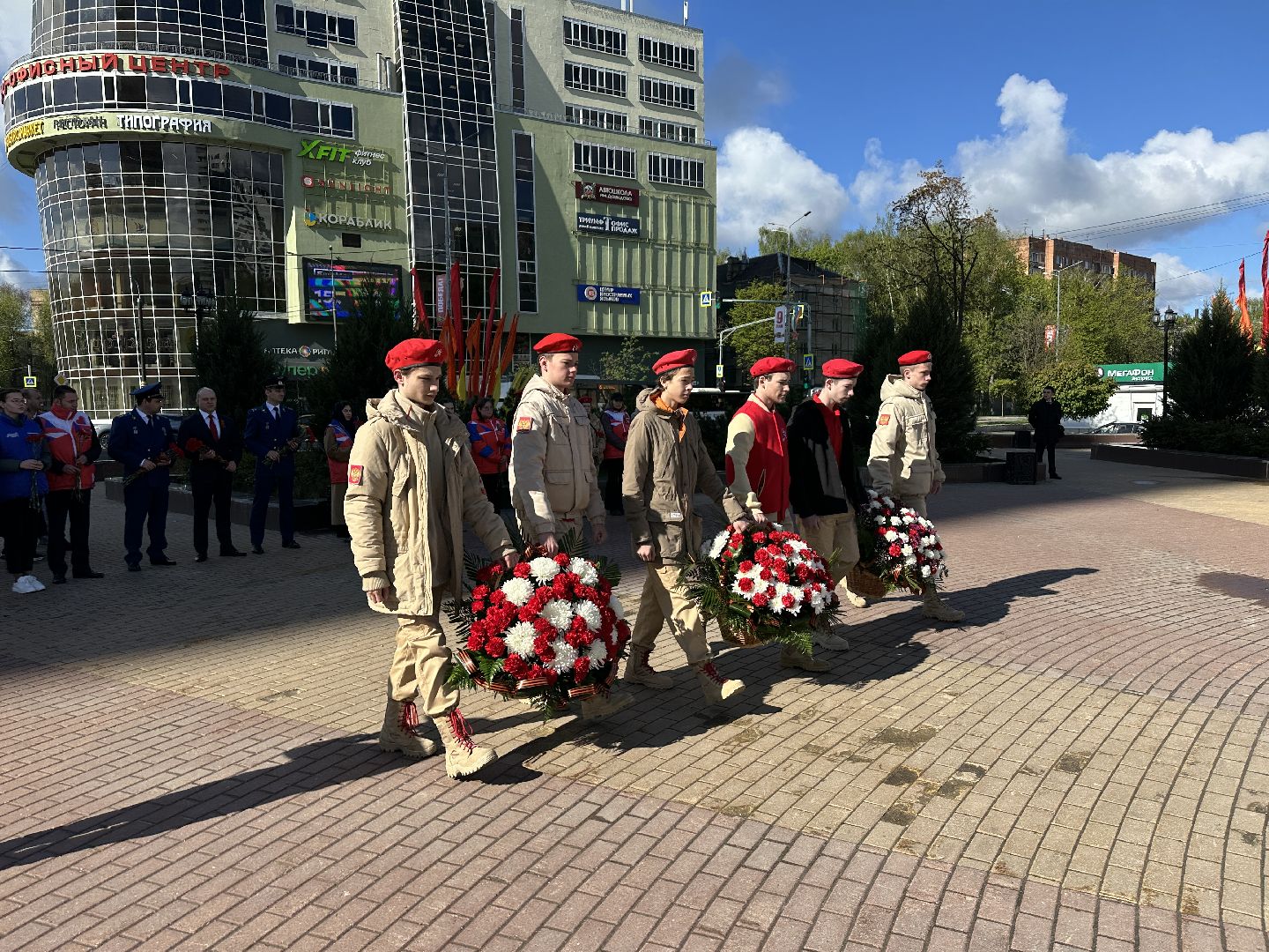 пушкино, возложение цветов, день победы, мемориал скорбящая мать,