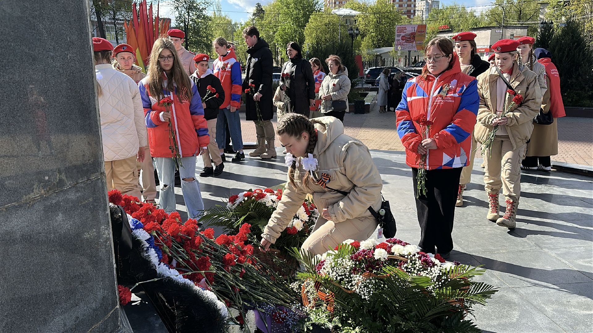 пушкино, возложение цветов, день победы, мемориал скорбящая мать,