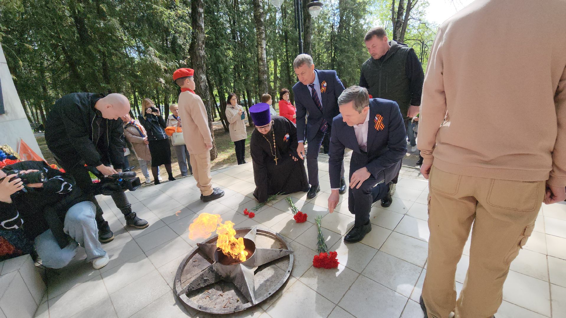 серпухов, подмосковье, возложение цветов, 9 мая, день победы,
