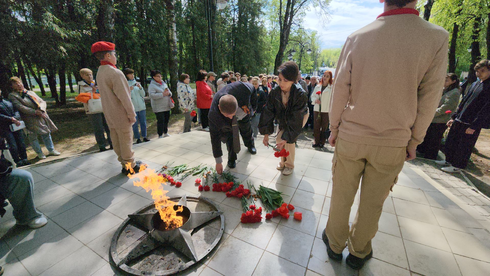 серпухов, подмосковье, возложение цветов, 9 мая, день победы,