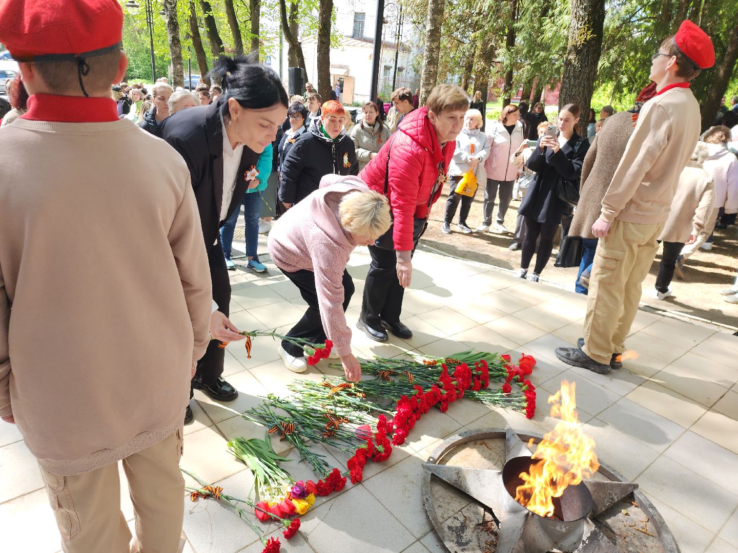 серпухов, подмосковье, возложение цветов, 9 мая, день победы,