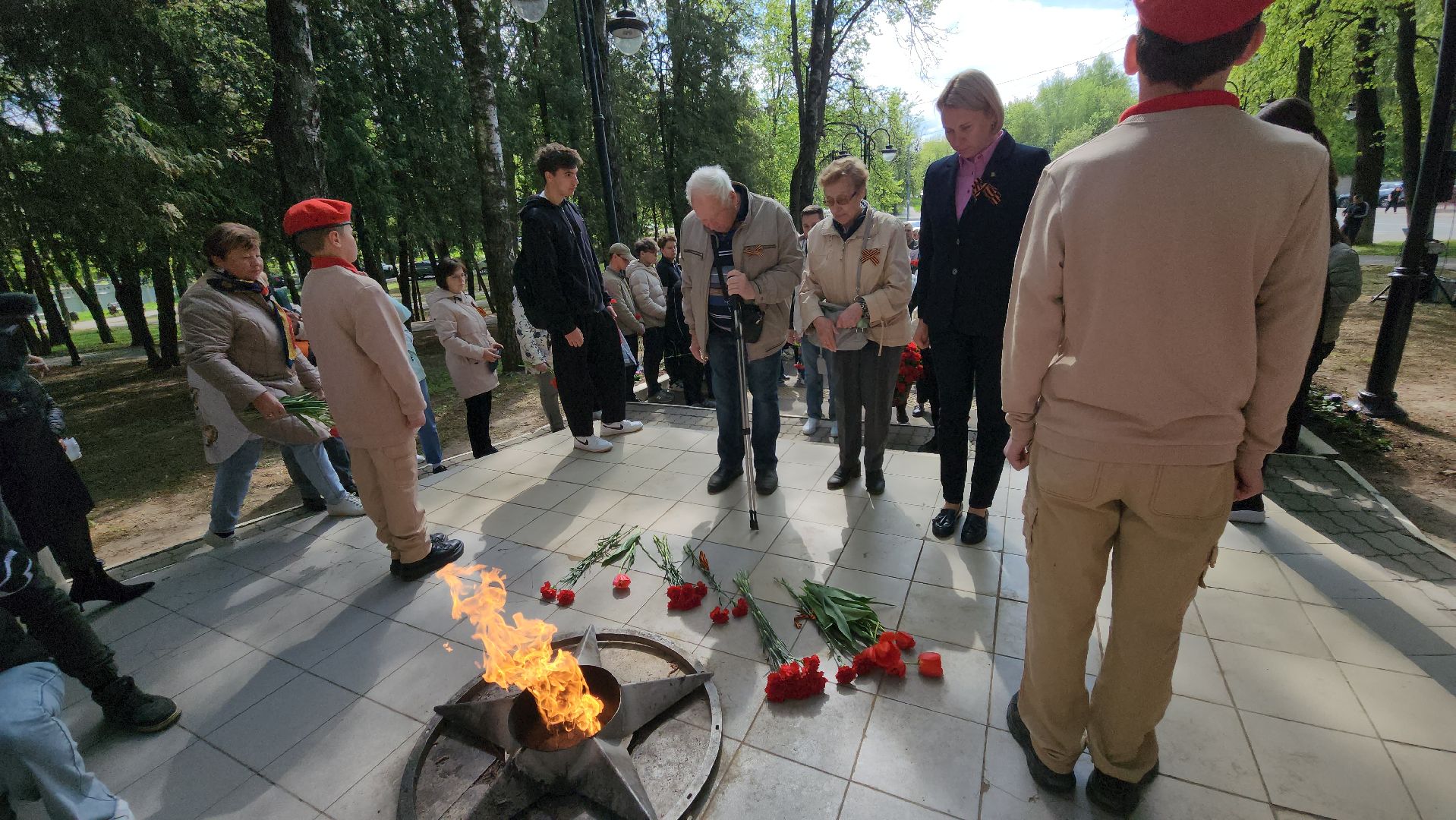 серпухов, подмосковье, возложение цветов, 9 мая, день победы,