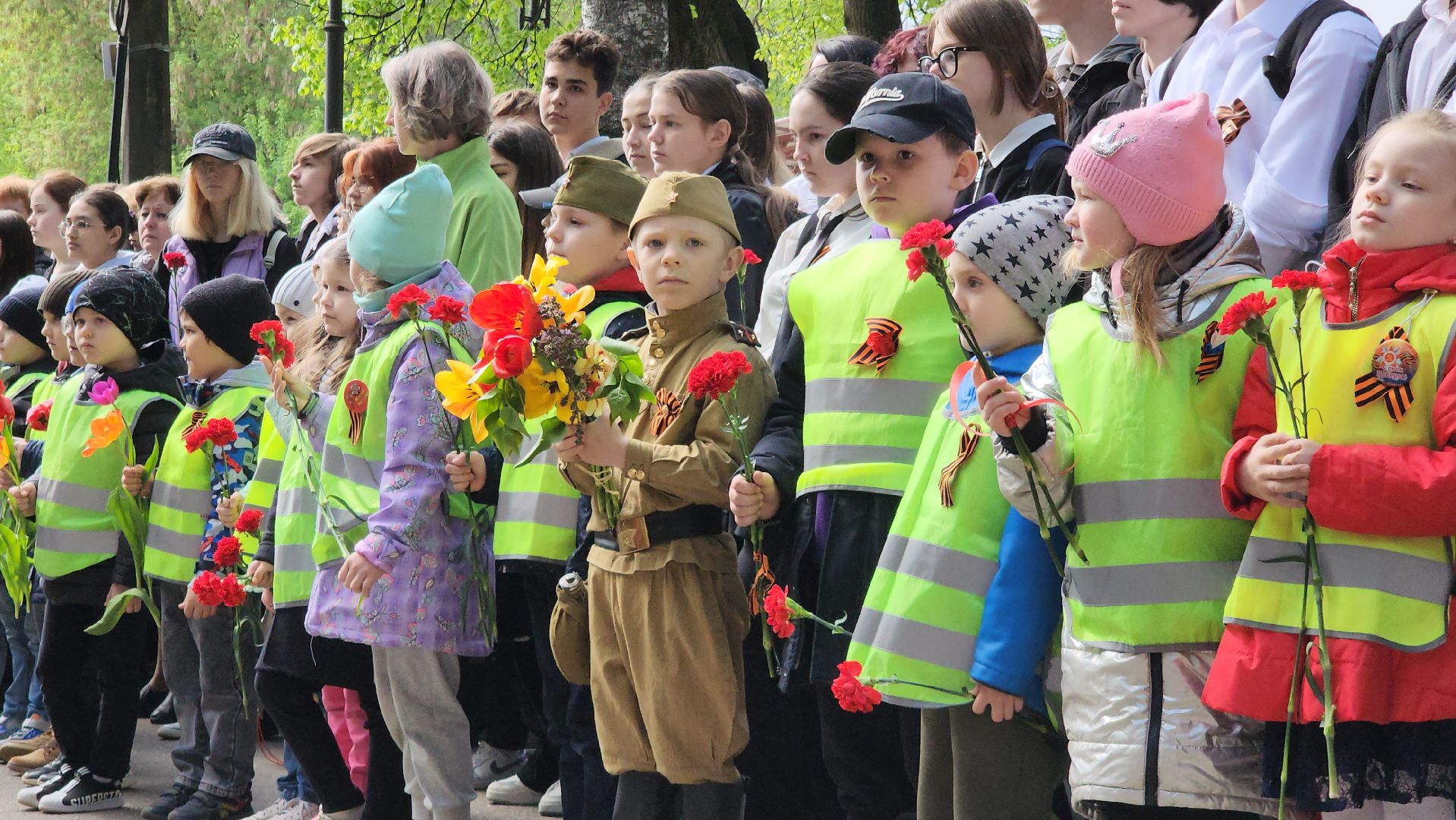 серпухов, подмосковье, возложение цветов, 9 мая, день победы,