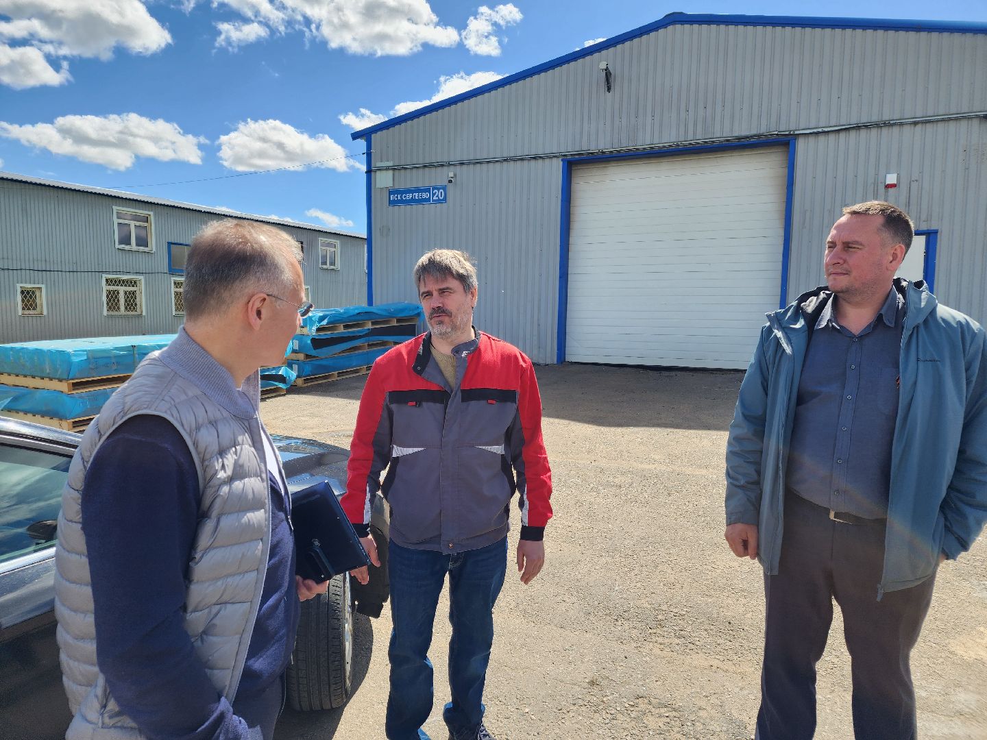 Чехов, деревня Сергеево, производственно-складской комплекс, завод ПолимерИзделия, депутат Госдумы РФ, Александр Коган, встреча с жителями, развитие округа, промышленность, экономика, медицина, образование, теплоснабжение, канализация, изделия из полимерных материалов, производство,