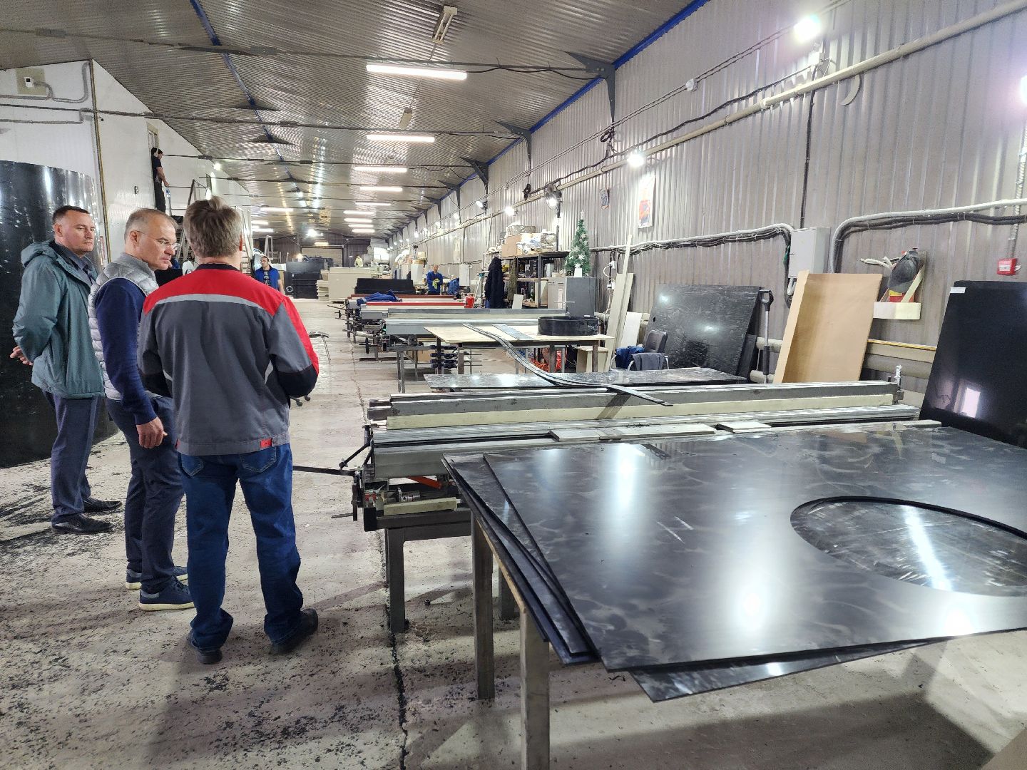 Чехов, деревня Сергеево, производственно-складской комплекс, завод ПолимерИзделия, депутат Госдумы РФ, Александр Коган, встреча с жителями, развитие округа, промышленность, экономика, медицина, образование, теплоснабжение, канализация, изделия из полимерных материалов, производство,