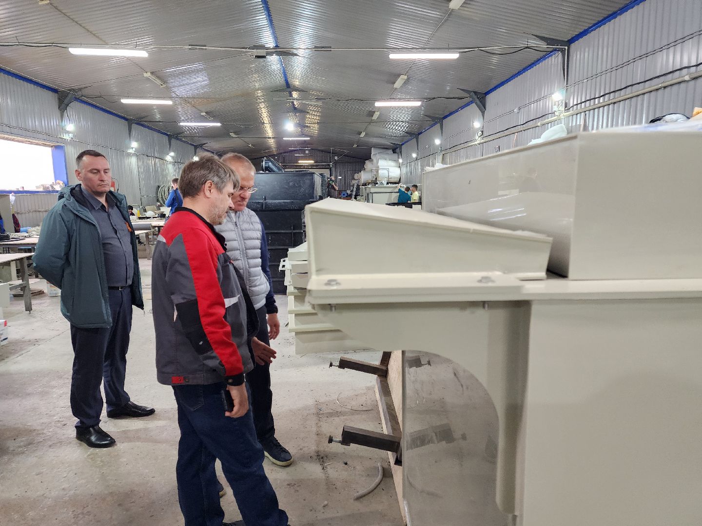 Чехов, деревня Сергеево, производственно-складской комплекс, завод ПолимерИзделия, депутат Госдумы РФ, Александр Коган, встреча с жителями, развитие округа, промышленность, экономика, медицина, образование, теплоснабжение, канализация, изделия из полимерных материалов, производство,