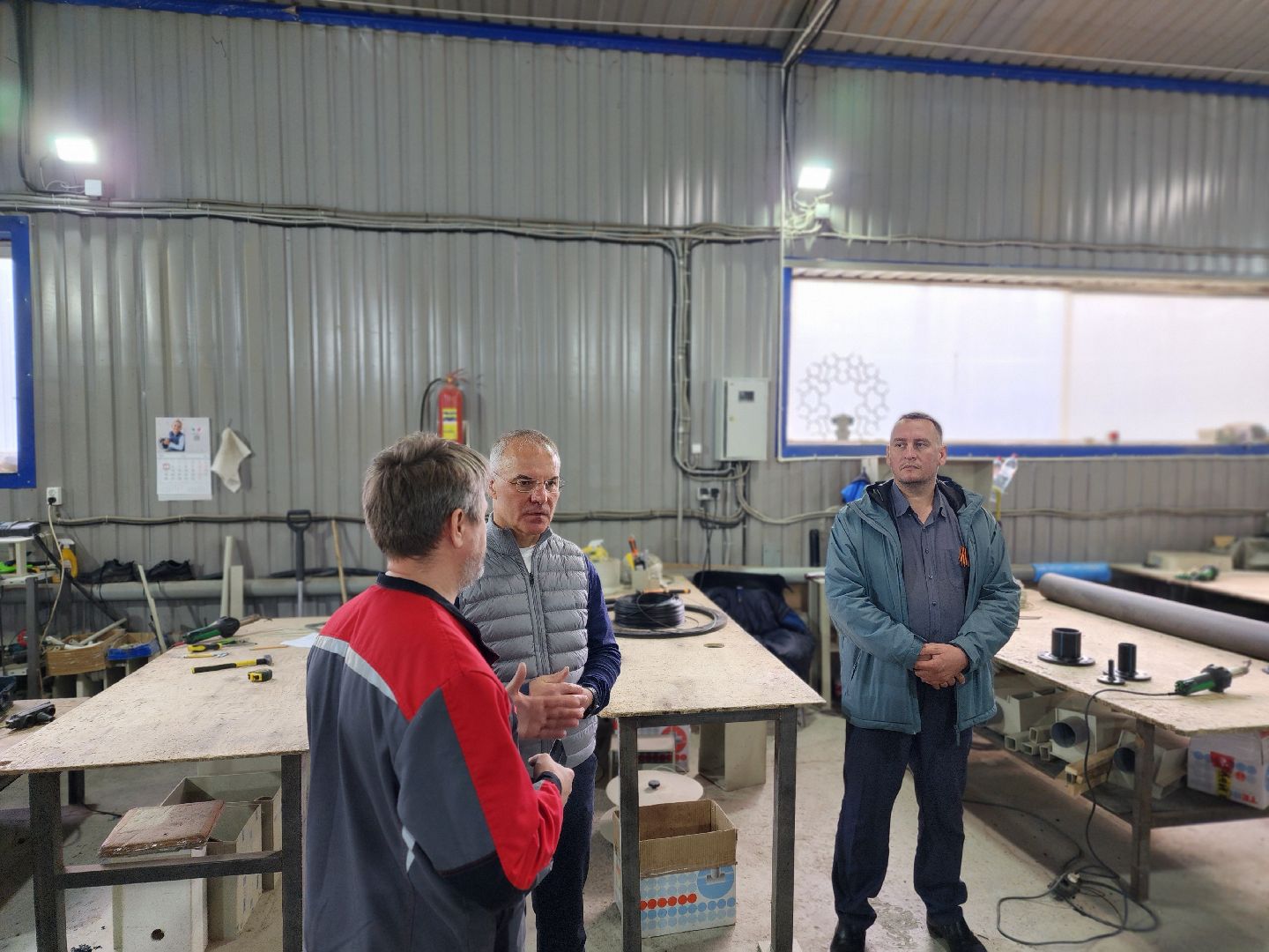 Чехов, деревня Сергеево, производственно-складской комплекс, завод ПолимерИзделия, депутат Госдумы РФ, Александр Коган, встреча с жителями, развитие округа, промышленность, экономика, медицина, образование, теплоснабжение, канализация, изделия из полимерных материалов, производство,