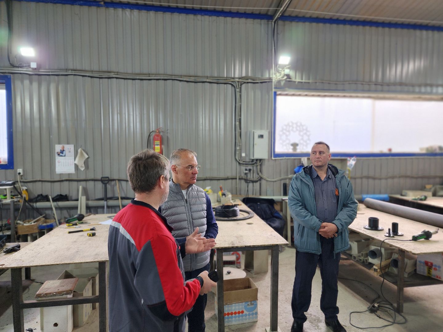 Чехов, деревня Сергеево, производственно-складской комплекс, завод ПолимерИзделия, депутат Госдумы РФ, Александр Коган, встреча с жителями, развитие округа, промышленность, экономика, медицина, образование, теплоснабжение, канализация, изделия из полимерных материалов, производство,