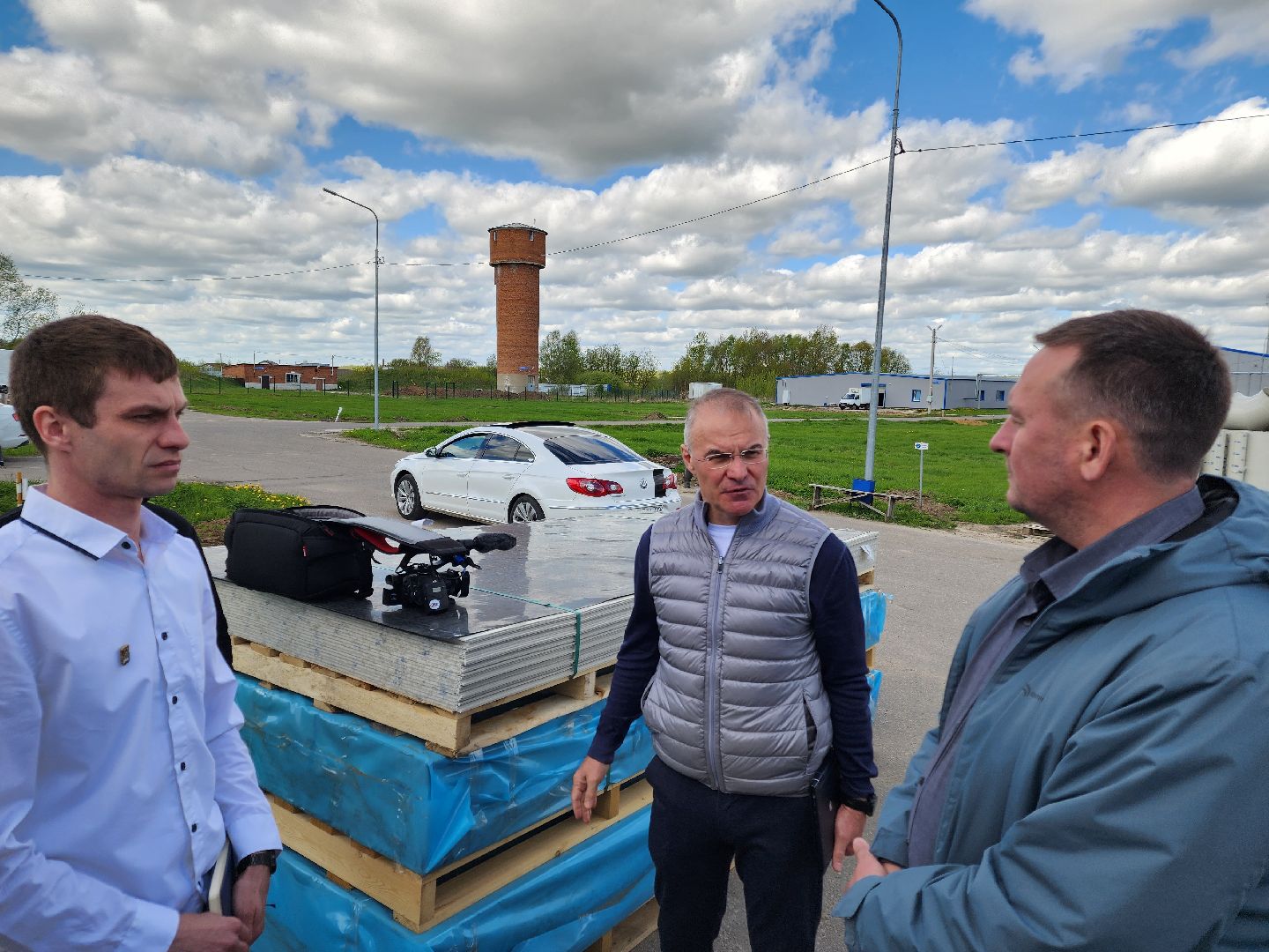 Чехов, деревня Сергеево, производственно-складской комплекс, завод ПолимерИзделия, депутат Госдумы РФ, Александр Коган, встреча с жителями, развитие округа, промышленность, экономика, медицина, образование, теплоснабжение, канализация, изделия из полимерных материалов, производство,