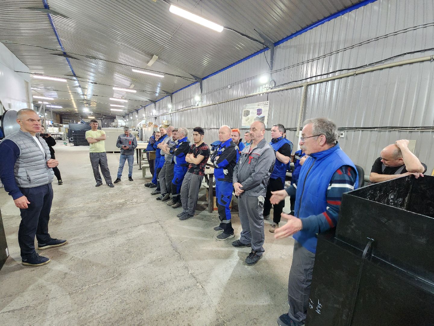 Чехов, деревня Сергеево, производственно-складской комплекс, завод ПолимерИзделия, депутат Госдумы РФ, Александр Коган, встреча с жителями, развитие округа, промышленность, экономика, медицина, образование, теплоснабжение, канализация, изделия из полимерных материалов, производство,