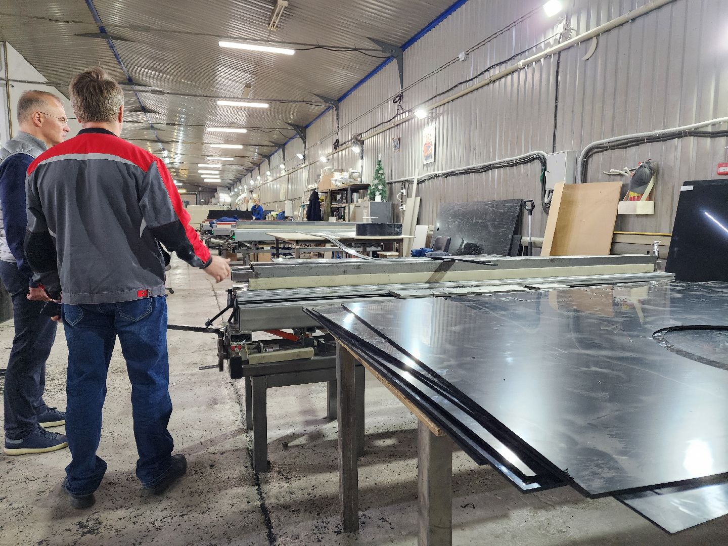 Чехов, деревня Сергеево, производственно-складской комплекс, завод ПолимерИзделия, депутат Госдумы РФ, Александр Коган, встреча с жителями, развитие округа, промышленность, экономика, медицина, образование, теплоснабжение, канализация, изделия из полимерных материалов, производство,