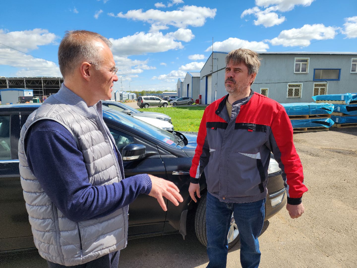 Чехов, деревня Сергеево, производственно-складской комплекс, завод ПолимерИзделия, депутат Госдумы РФ, Александр Коган, встреча с жителями, развитие округа, промышленность, экономика, медицина, образование, теплоснабжение, канализация, изделия из полимерных материалов, производство,