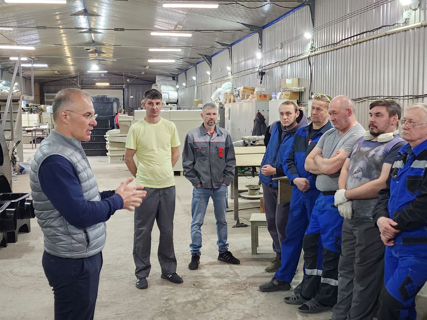 Чехов, деревня Сергеево, производственно-складской комплекс, завод ПолимерИзделия, депутат Госдумы РФ, Александр Коган, встреча с жителями, развитие округа, промышленность, экономика, медицина, образование, теплоснабжение, канализация, изделия из полимерных материалов, производство,