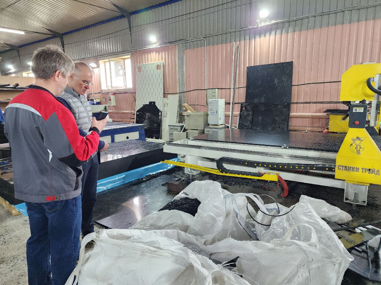 Чехов, деревня Сергеево, производственно-складской комплекс, завод ПолимерИзделия, депутат Госдумы РФ, Александр Коган, встреча с жителями, развитие округа, промышленность, экономика, медицина, образование, теплоснабжение, канализация, изделия из полимерных материалов, производство,