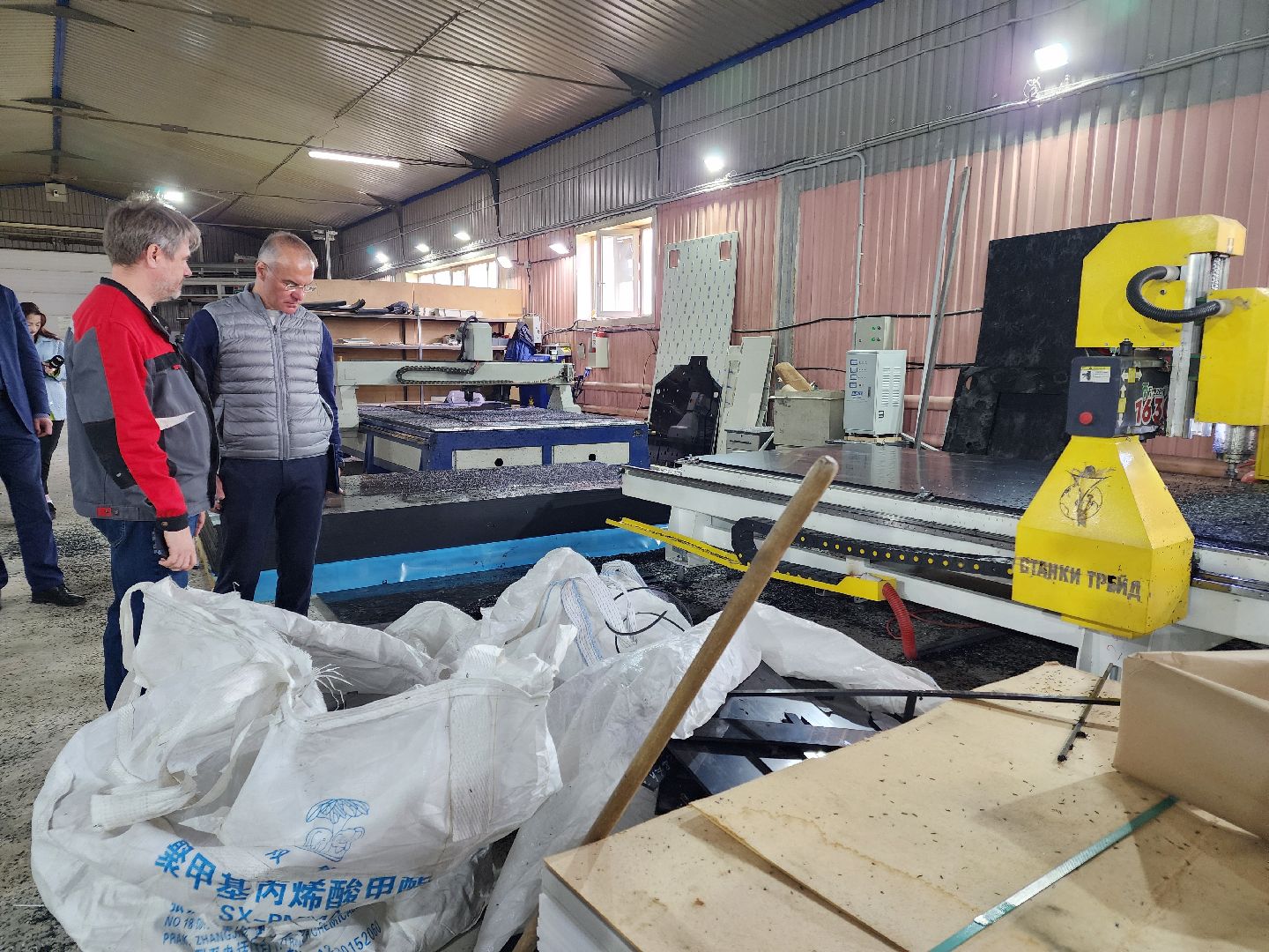 Чехов, деревня Сергеево, производственно-складской комплекс, завод ПолимерИзделия, депутат Госдумы РФ, Александр Коган, встреча с жителями, развитие округа, промышленность, экономика, медицина, образование, теплоснабжение, канализация, изделия из полимерных материалов, производство,