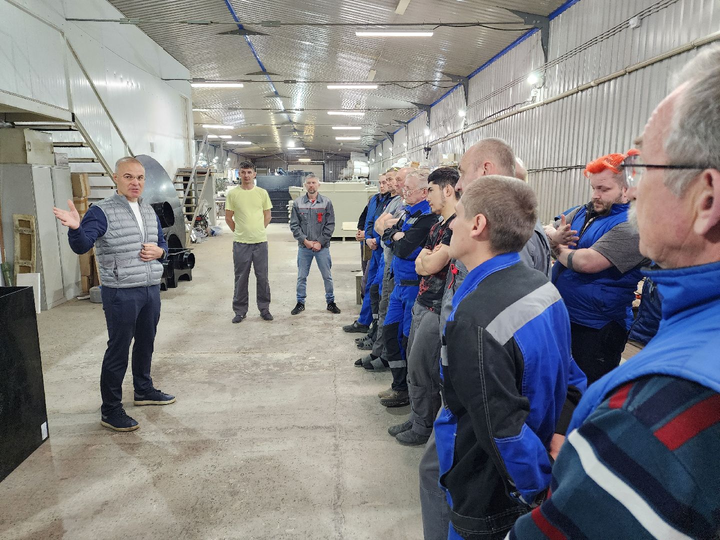 Чехов, деревня Сергеево, производственно-складской комплекс, завод ПолимерИзделия, депутат Госдумы РФ, Александр Коган, встреча с жителями, развитие округа, промышленность, экономика, медицина, образование, теплоснабжение, канализация, изделия из полимерных материалов, производство,