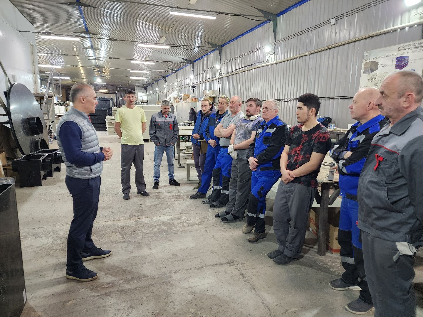 Чехов, деревня Сергеево, производственно-складской комплекс, завод ПолимерИзделия, депутат Госдумы РФ, Александр Коган, встреча с жителями, развитие округа, промышленность, экономика, медицина, образование, теплоснабжение, канализация, изделия из полимерных материалов, производство,