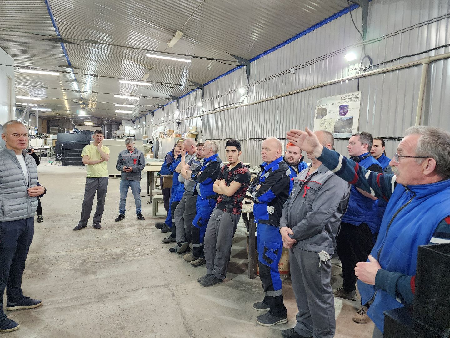 Чехов, деревня Сергеево, производственно-складской комплекс, завод ПолимерИзделия, депутат Госдумы РФ, Александр Коган, встреча с жителями, развитие округа, промышленность, экономика, медицина, образование, теплоснабжение, канализация, изделия из полимерных материалов, производство,