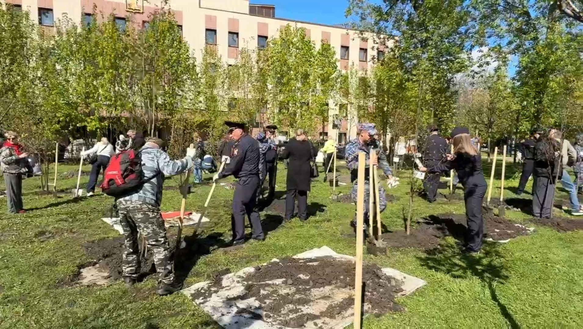 Реутов , Сад памяти, Посадка деревьев , Липы, Яблони,Черемуха,  Береза,