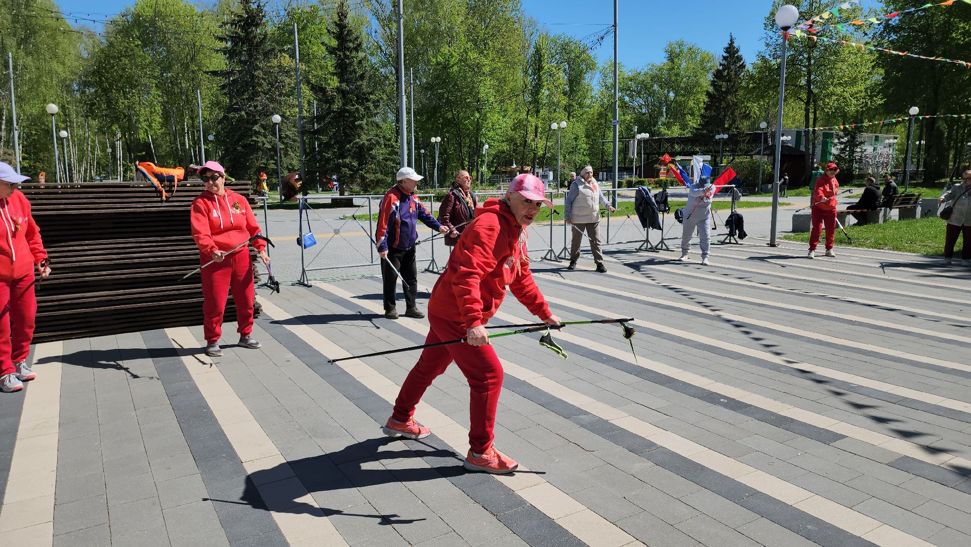 кашира, день победы, патриотическая акция, марш победы, скандинавская ходьба, активное долголетие,