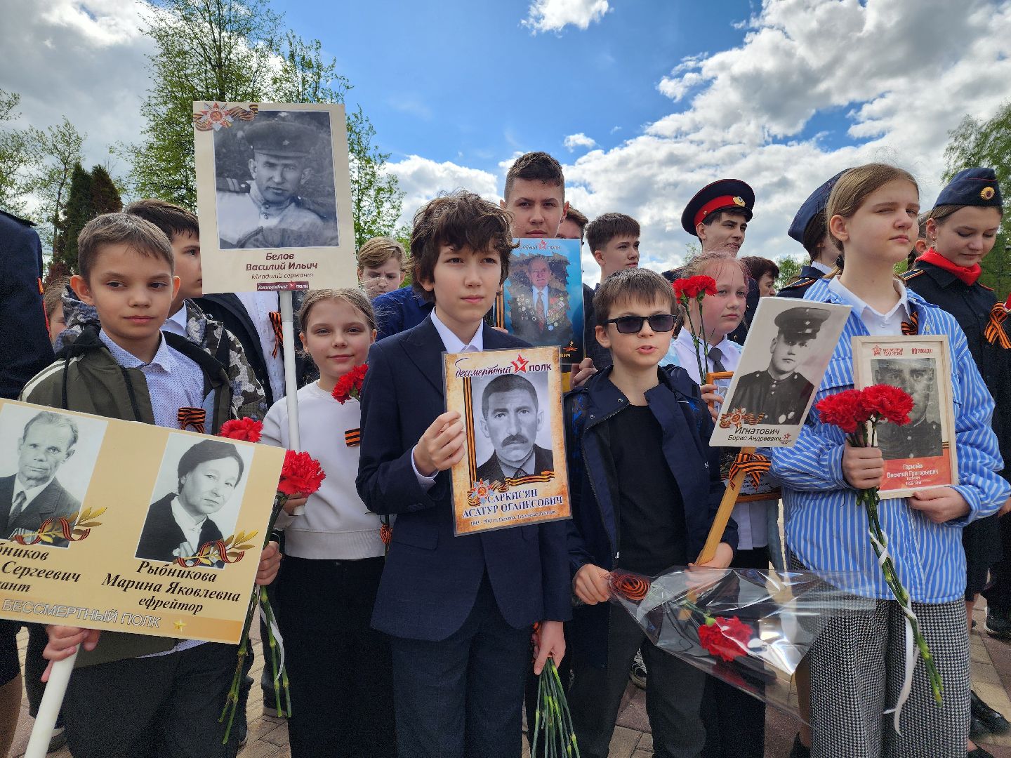 Чехов, ДК Дружба, обелиск воинской славы, День Победы, возложение цветов, школьники, чиновники, депутат Госдумы РФ, Александр Коган, заместитель главы округа Ольга Щукина, акция Вахта Памяти,