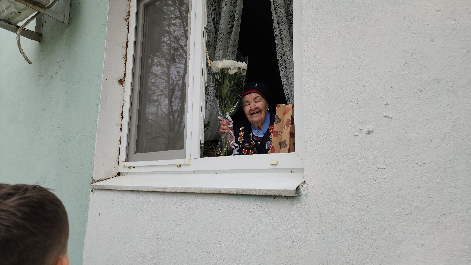 кашира, ветеран, день победы, концерт во дворе, школьники,