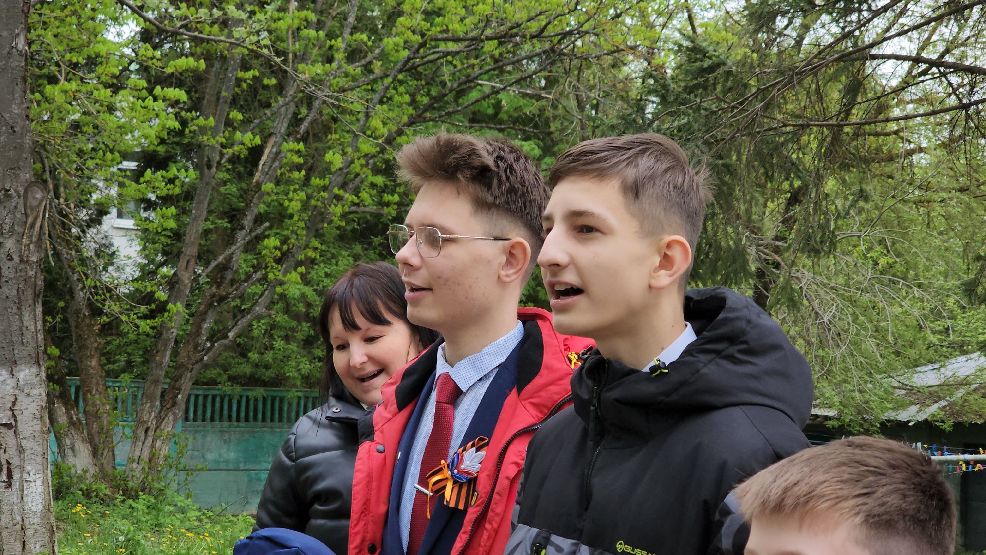 кашира, ветеран, день победы, концерт во дворе, школьники,