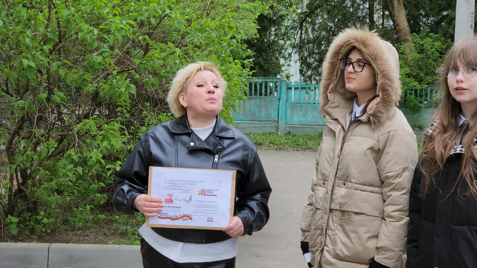 кашира, ветеран, день победы, концерт во дворе, школьники,