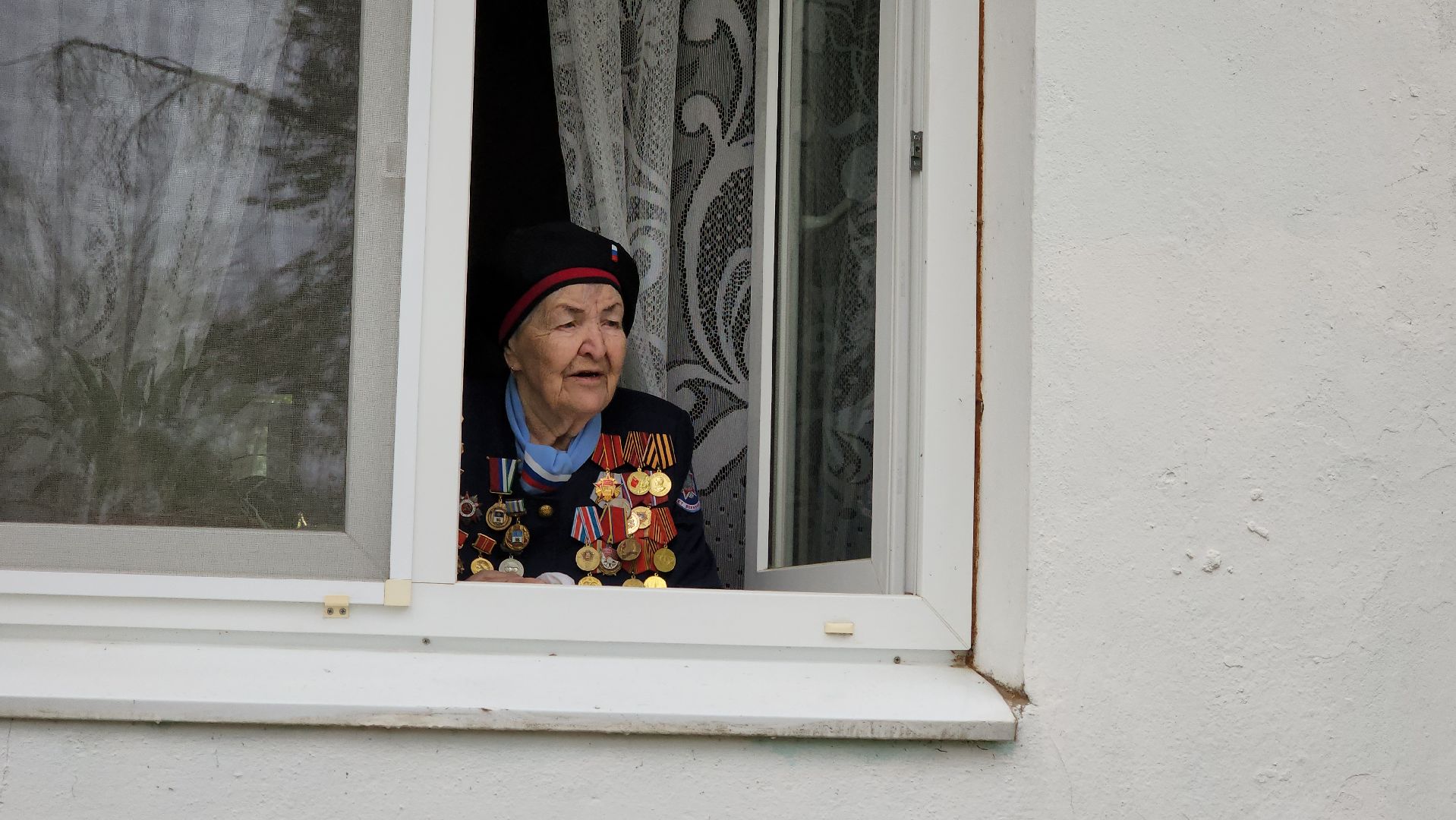кашира, ветеран, день победы, концерт во дворе, школьники,