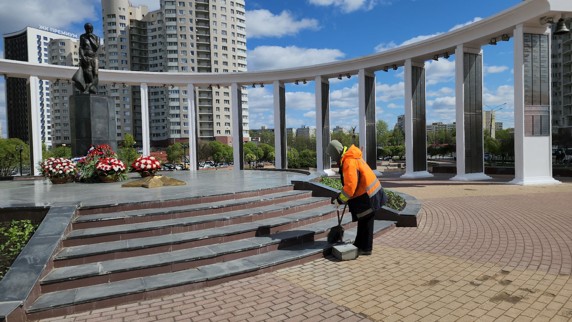 коммунальная служба, пушкино, вертикалки, уборка мемориалов,великая победа, 9 мая,