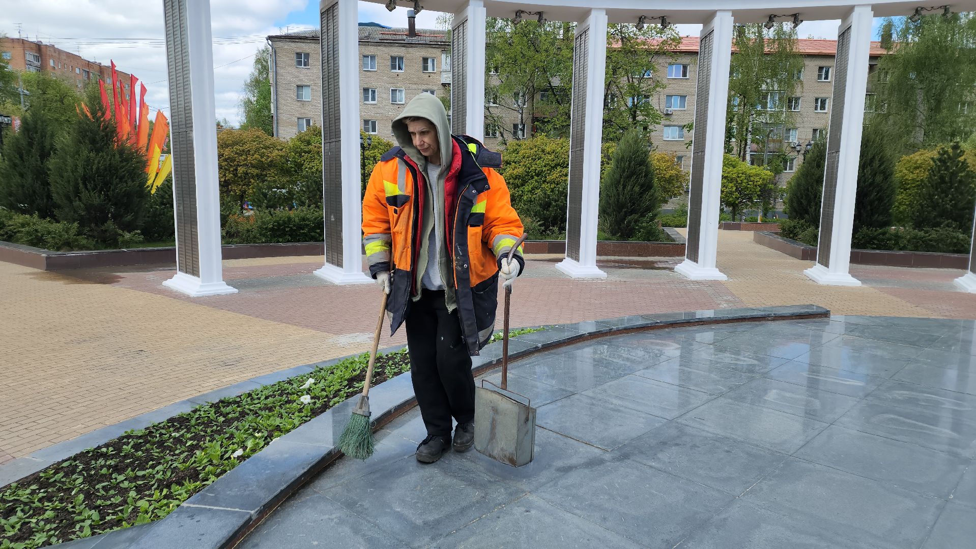 коммунальная служба, пушкино, вертикалки, уборка мемориалов,великая победа, 9 мая,