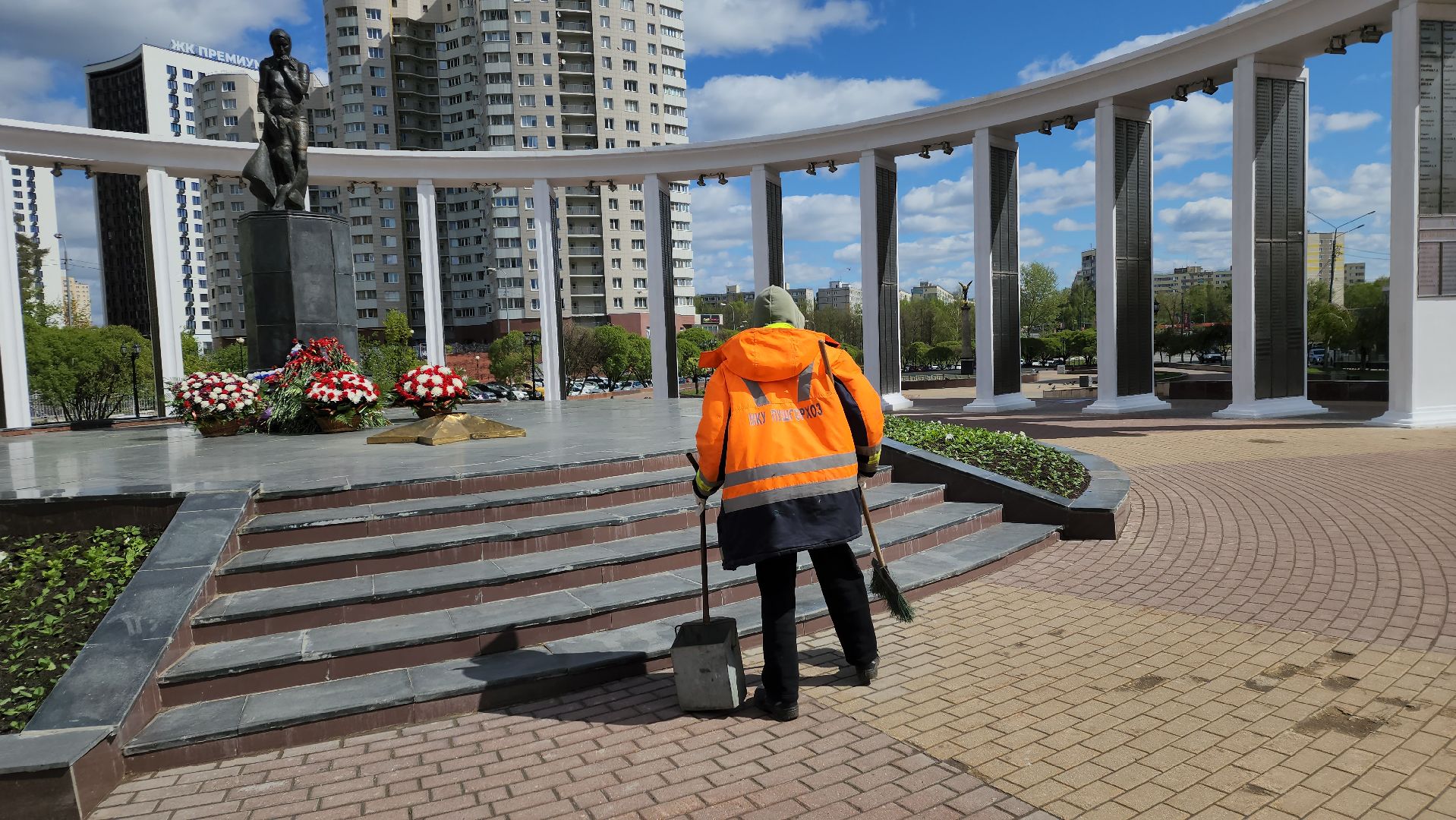 коммунальная служба, пушкино, вертикалки, уборка мемориалов,великая победа, 9 мая,