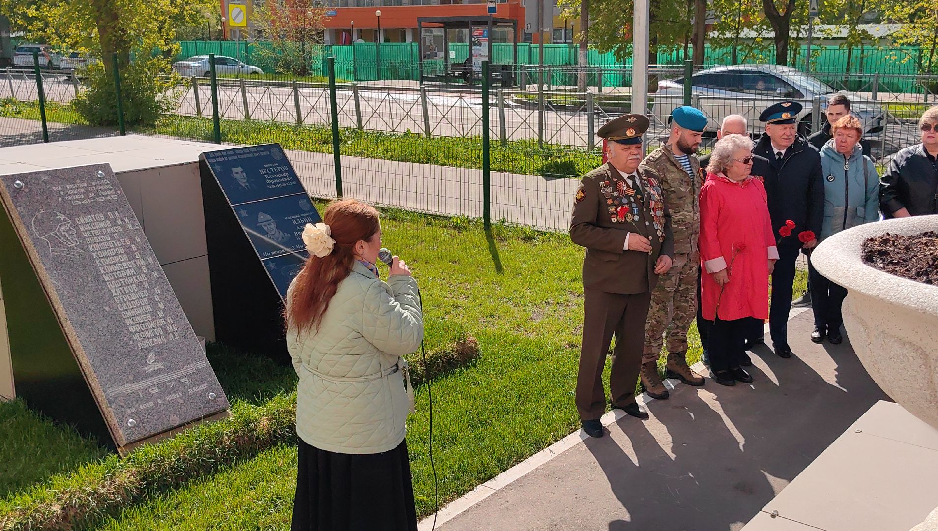 мемориальная доска, возложение цветов, ветеран, студенты, колледж,