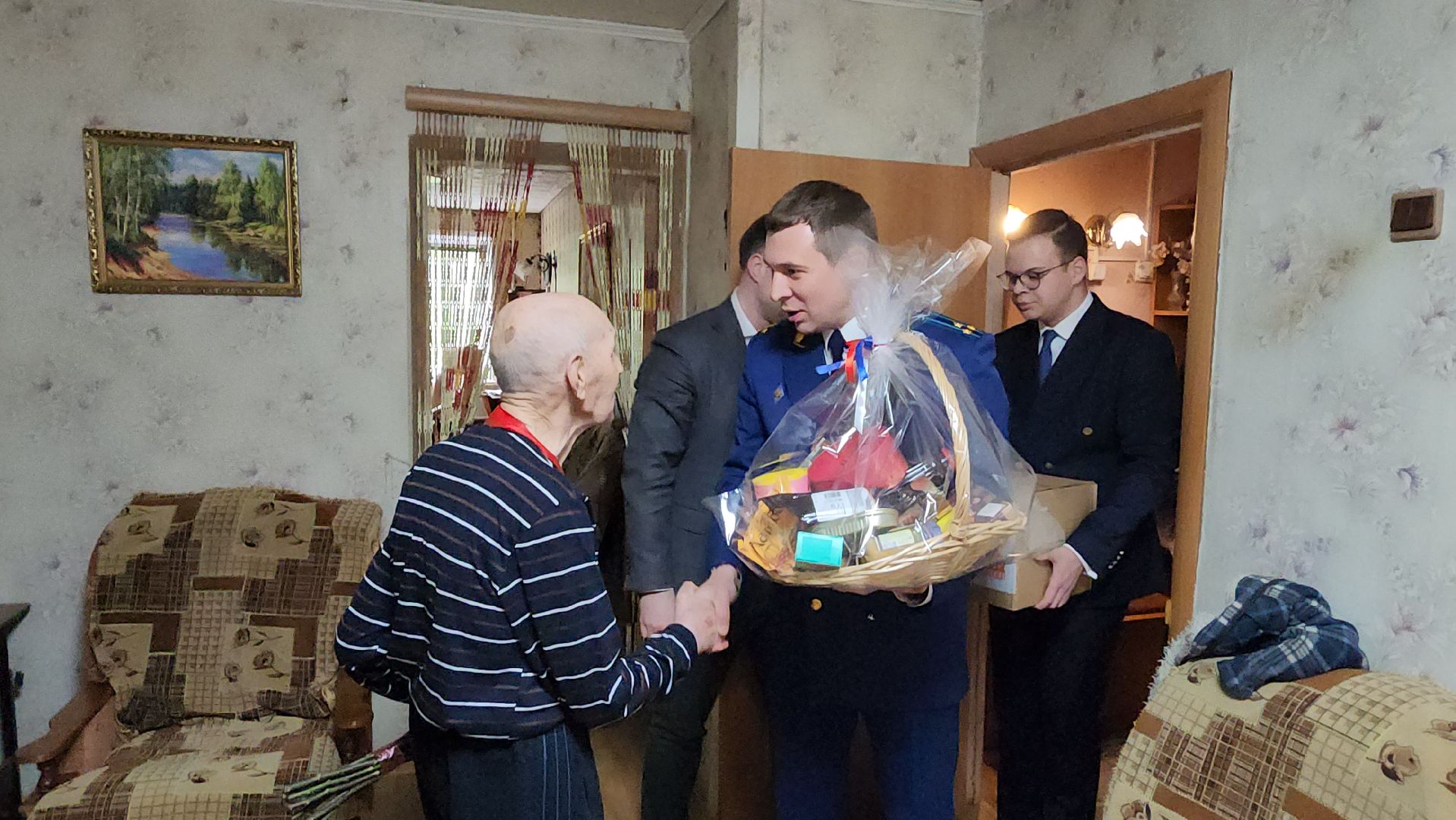 серпухов, ветераны вов, памятные таблички участникам вов, улица октябрьская,