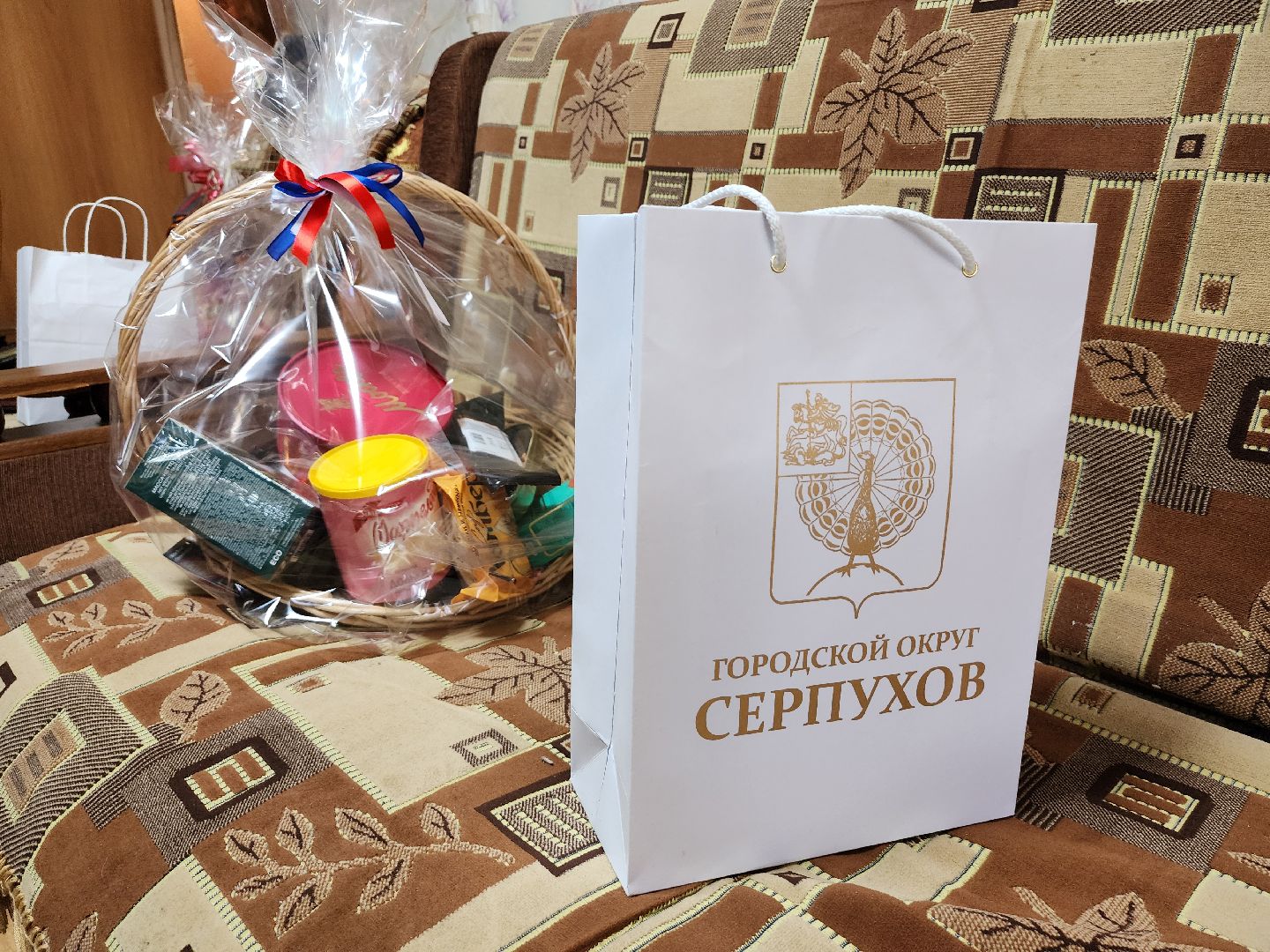 серпухов, ветераны вов, памятные таблички участникам вов, улица октябрьская,