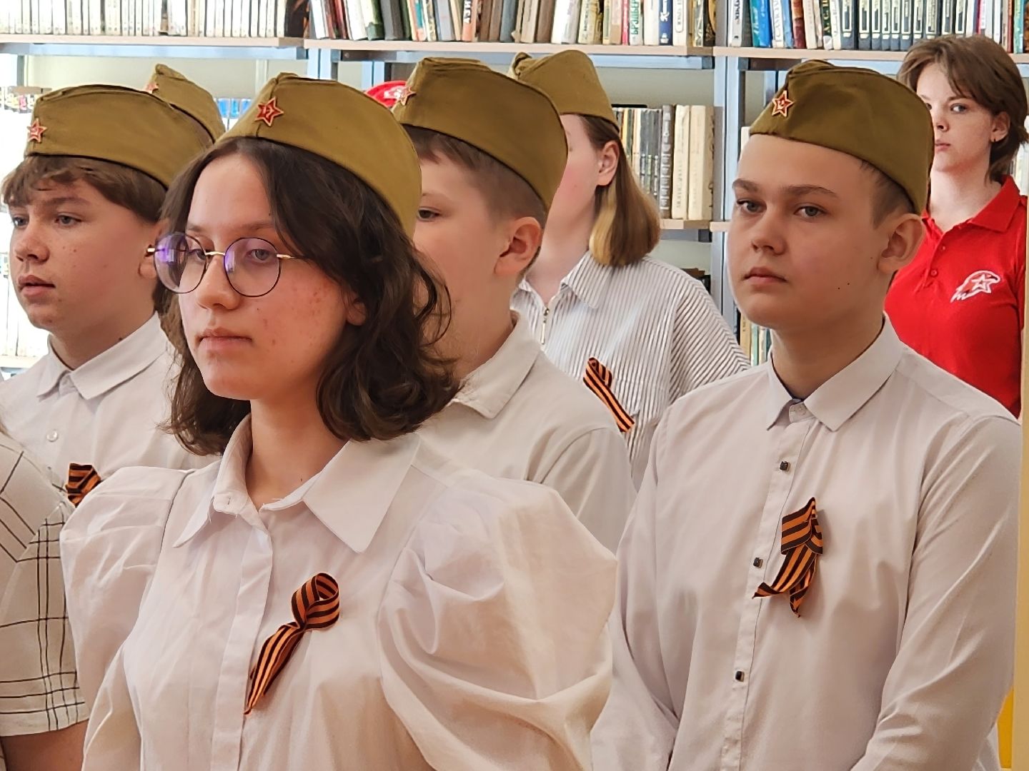 королёв, всероссийская акция парта героя, гимназия 17 в королеве , акция в честь героя сво в королеве,