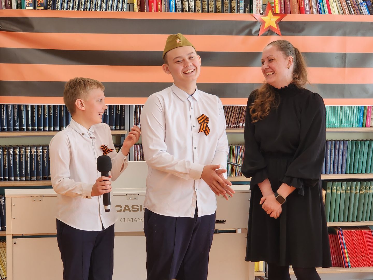 королёв, всероссийская акция парта героя, гимназия 17 в королеве , акция в честь героя сво в королеве,