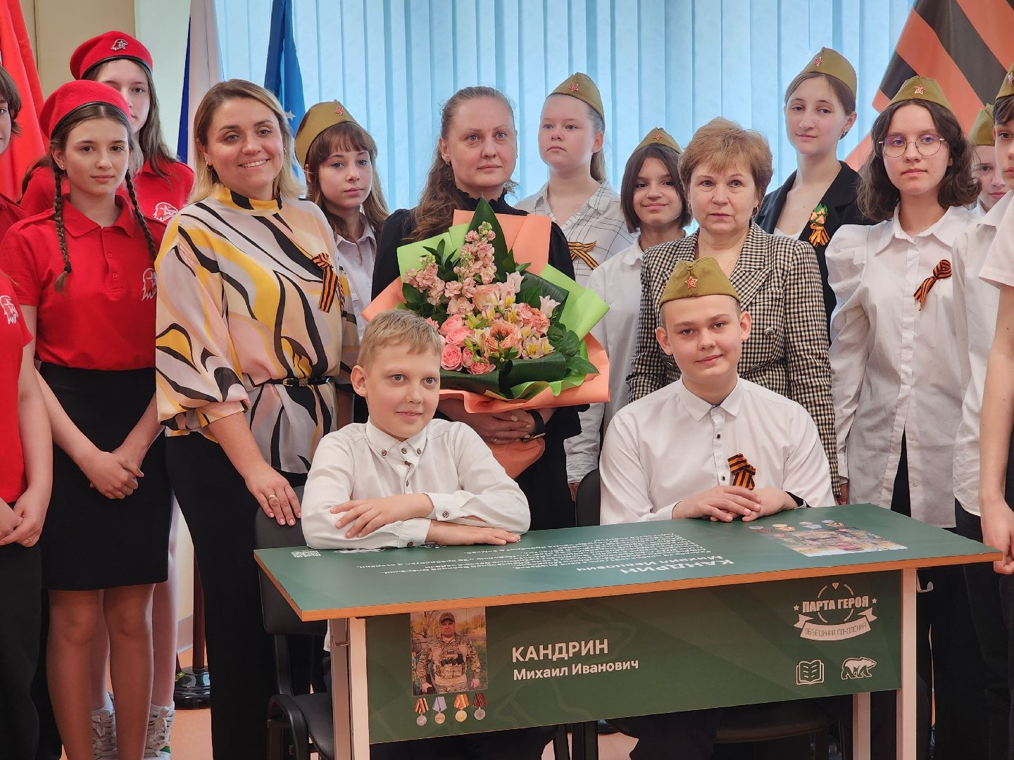 королёв, всероссийская акция парта героя, гимназия 17 в королеве , акция в честь героя сво в королеве,