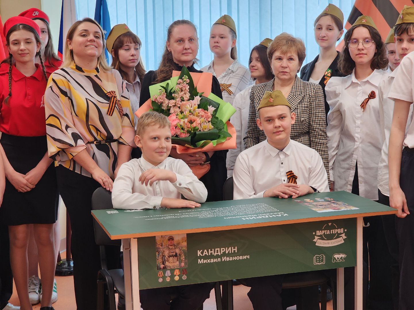 королёв, всероссийская акция парта героя, гимназия 17 в королеве , акция в честь героя сво в королеве,