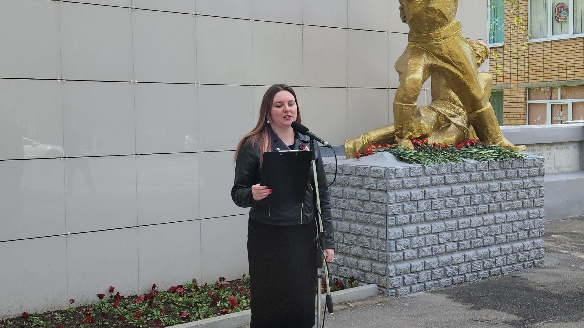 щёлково, возложение цветов, Мемориал воинам хлопчатобумажного комбината,