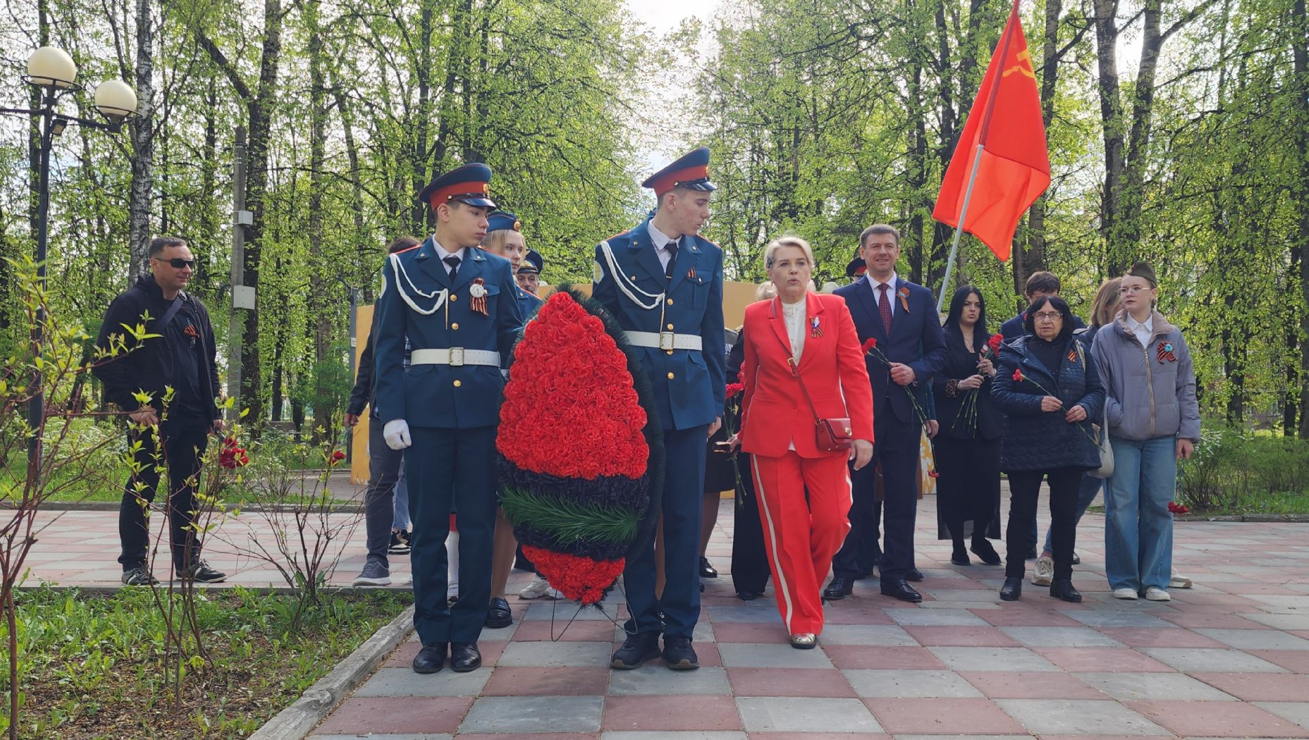 День Победы, Воинские захоронения ,