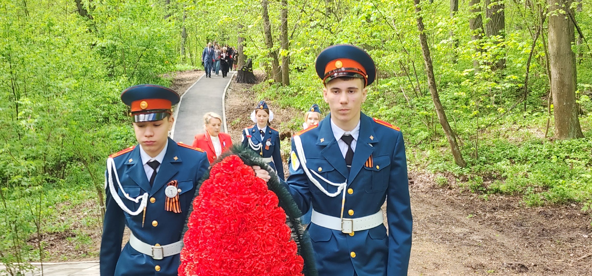 День Победы, Воинские захоронения ,