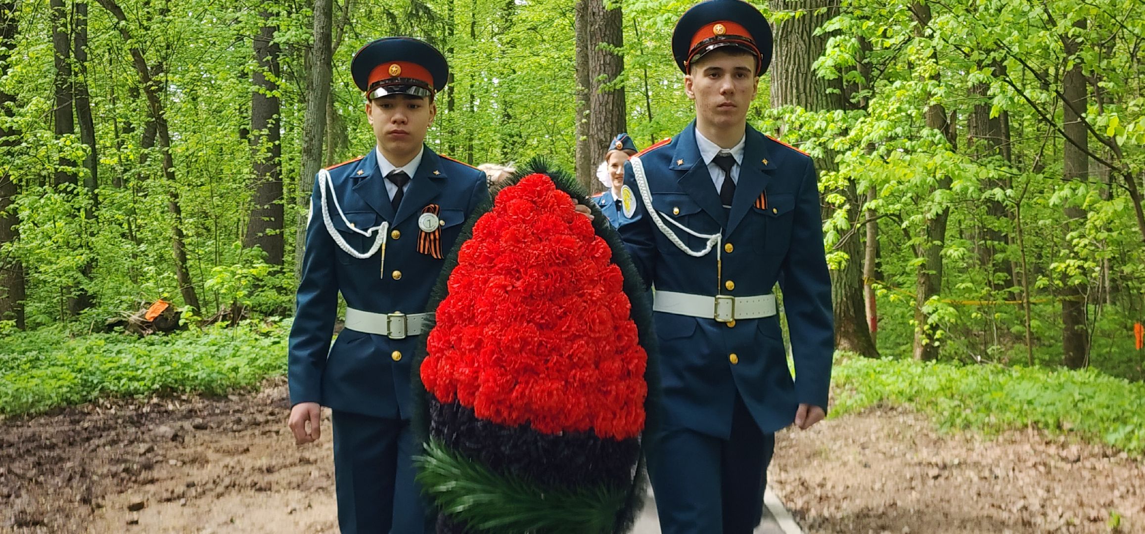 День Победы, Воинские захоронения ,